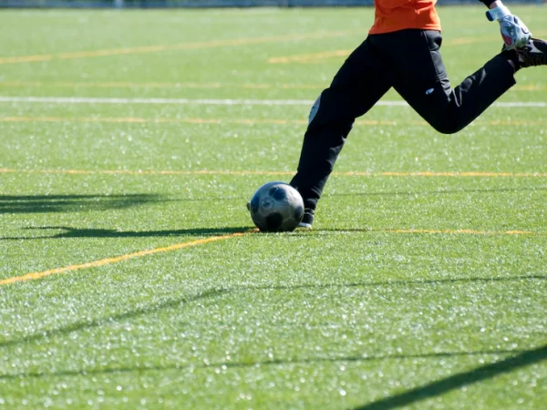Futebol de campo ou futsal: qual praticar?