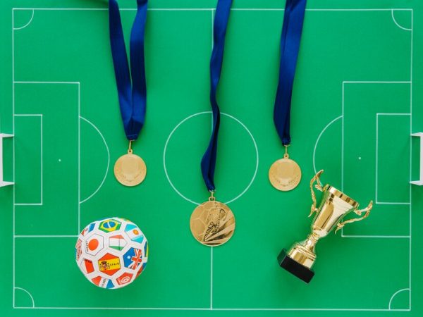 Futebol Profissional e a Arte de Premiar com Troféus e Medalhas