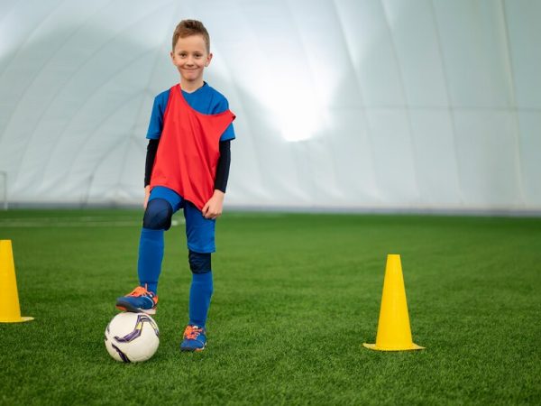 Futebol Infantil: Como Escolher o Equipamento Certo para Pequenos Craques